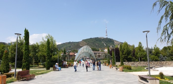 f79e37f6f4ba93f39413372e7acb144903654f36